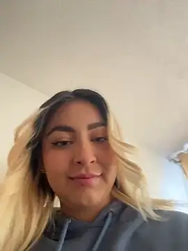 Elina Hills online show from March 10, 6:34 pm