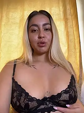 Elina Hills online show from March 22, 6:42 pm