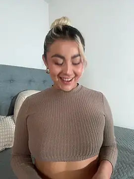 Elina Hills online show from November 27, 3:12 pm