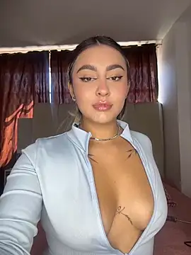 Elina Hills online show from May 9, 2:20 pm