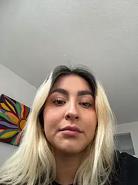 Elina Hills online show from March 9, 6:11 pm