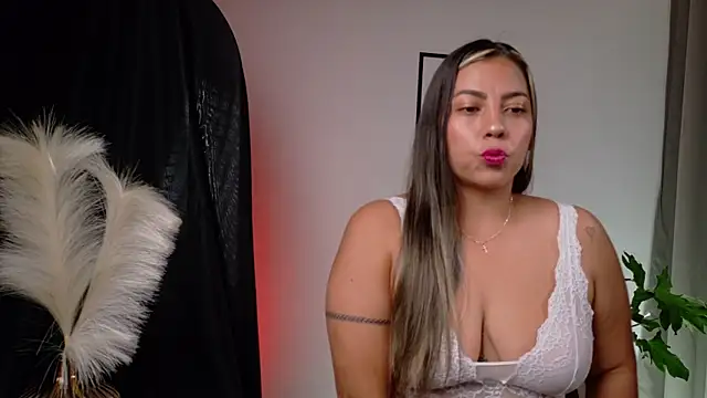 Zara Nova online show from April 4, 3:07 pm