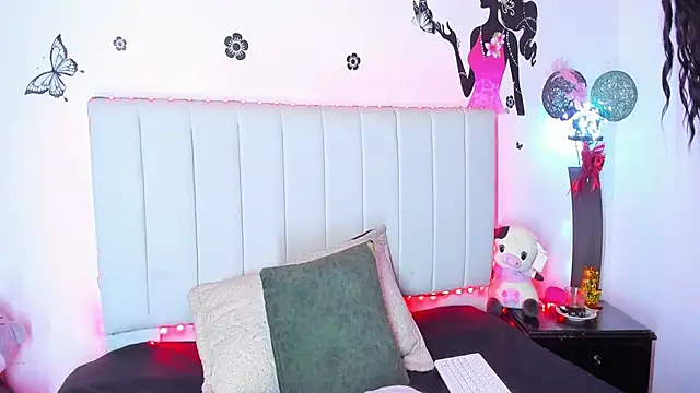 melani ferraraa  online show from March 7, 3:35 am