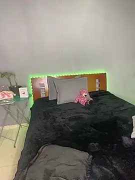 melani ferraraa  online show from April 9, 5:31 am