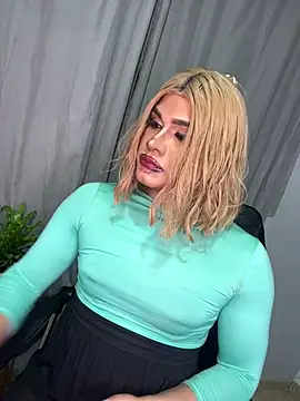 Snapshot of melani_ferraraa_ chatting on July 4, 10:25 pm melani ferraraa online show from July 4, 10:25 pm