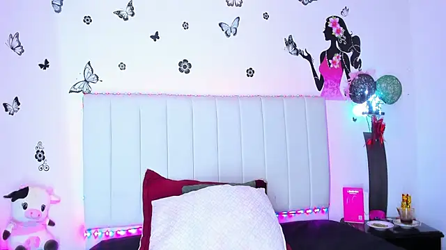 melani ferraraa  online show from April 2, 3:46 am