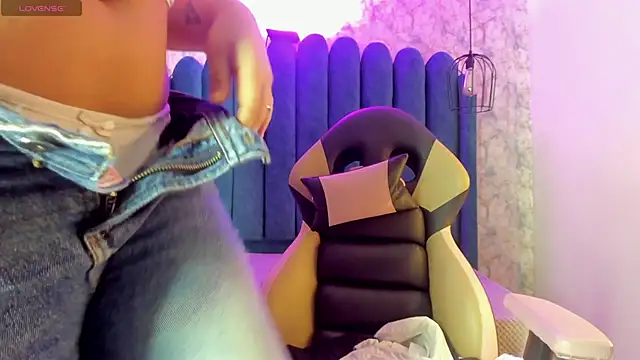 Snapshot of Frrreyaa chatting on December 15, 6:36 pm Frrreyaa online show from December 15, 6:36 pm