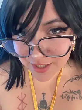 Snapshot of BunnyKazsite chatting on October 31, 1:02 am BunnyKazsite online show from October 31, 1:02 am