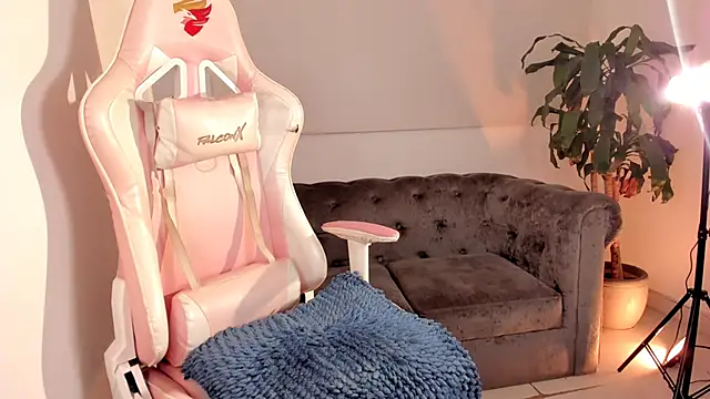eva  s online show from May 30, 11:32 pm