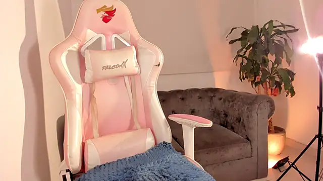 eva  s online show from May 16, 2:10 am