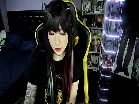 Yummy dark online show from November 12, 8:23 pm