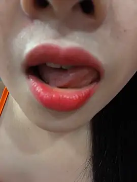 Okleotina9 online show from May 18, 4:12 pm
