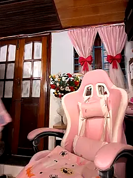 Snapshot of Okleotina9 chatting on November 13, 4:05 am Okleotina9 online show from November 13, 4:05 am