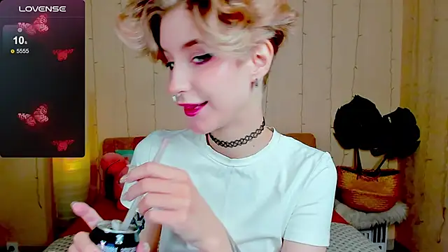 Snapshot of Angel_Julles chatting on November 15, 12:47 am Angel Julles online show from November 15, 12:47 am