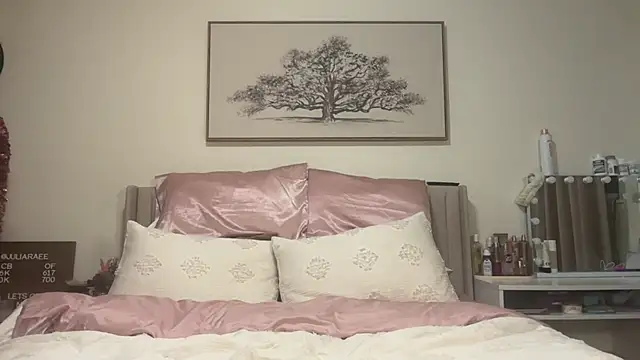 juliaraee online show from November 26, 10:37 am