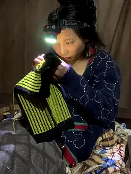 Snapshot of bi-bo123 chatting on December 5, 1:43 pm bi-bo123 online show from December 5, 1:43 pm