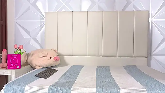 Snapshot of Luna__grace chatting on November 8, 9:40 pm Luna grace online show from November 8, 9:40 pm