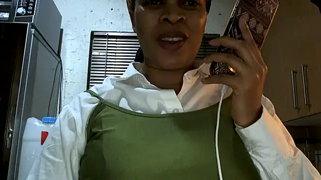 Snapshot of NewBeginnings8 chatting on July 1, 7:25 pm NewBeginnings8 online show from July 1, 7:25 pm