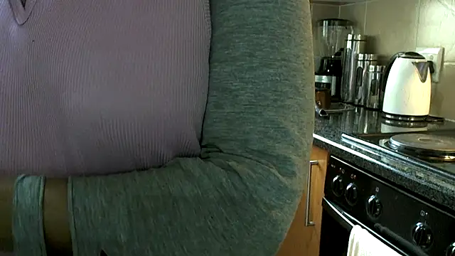 Snapshot of NewBeginnings8 chatting on November 26, 8:03 am NewBeginnings8 online show from November 26, 8:03 am