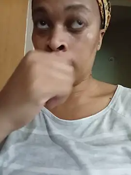 Snapshot of NewBeginnings8 chatting on June 14, 8:32 pm NewBeginnings8 online show from June 14, 8:32 pm