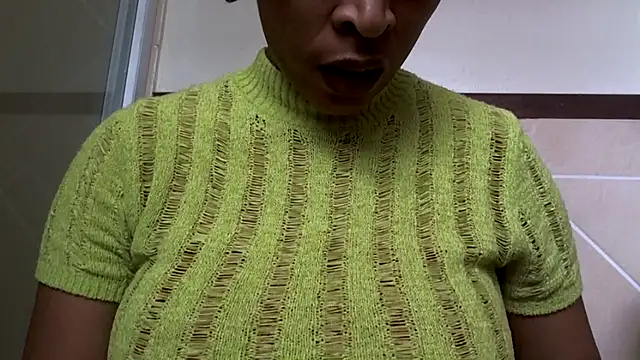 Snapshot of NewBeginnings8 chatting on December 17, 12:54 pm NewBeginnings8 online show from December 17, 12:54 pm