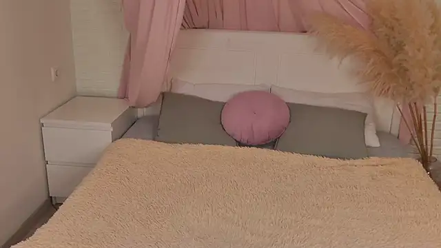 Helena Amour online show from December 3, 6:25 am