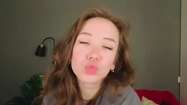 tinyanie online show from March 5, 8:16 pm