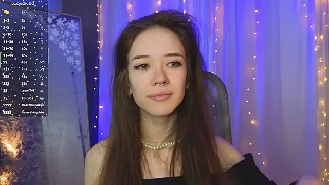 Snapshot of tinyanie chatting on December 19, 6:05 am tinyanie online show from December 19, 6:05 am