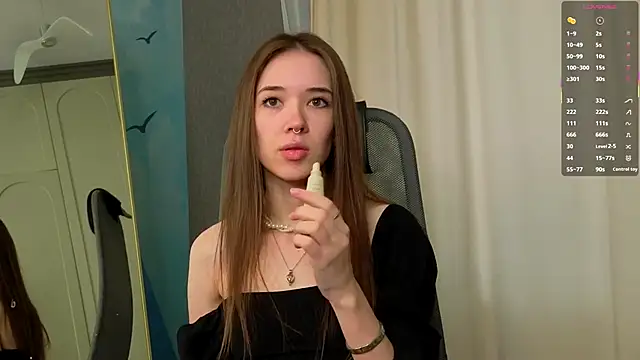 Snapshot of tinyanie chatting on December 5, 6:12 am tinyanie online show from December 5, 6:12 am