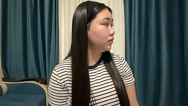 Snapshot of APRYLSUN chatting on December 15, 11:05 am APRYLSUN online show from December 15, 11:05 am