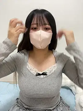 Snapshot of emiri_da_nyan chatting on April 25, 5:10 am emiri da nyan online show from April 25, 5:10 am
