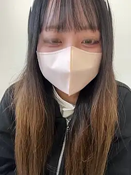 Snapshot of emiri_da_nyan chatting on May 5, 5:32 am emiri da nyan online show from May 5, 5:32 am