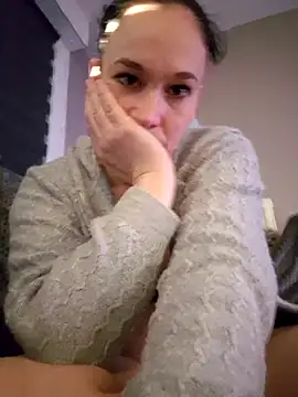 Snapshot of Girlysensuelle chatting on December 5, 8:35 am Girlysensuelle online show from December 5, 8:35 am