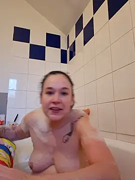 Snapshot of Girlysensuelle chatting on December 4, 8:24 am Girlysensuelle online show from December 4, 8:24 am