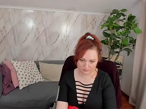 Snapshot of OhLadyPlease chatting on November 3, 7:57 am OhLadyPlease online show from November 3, 7:57 am