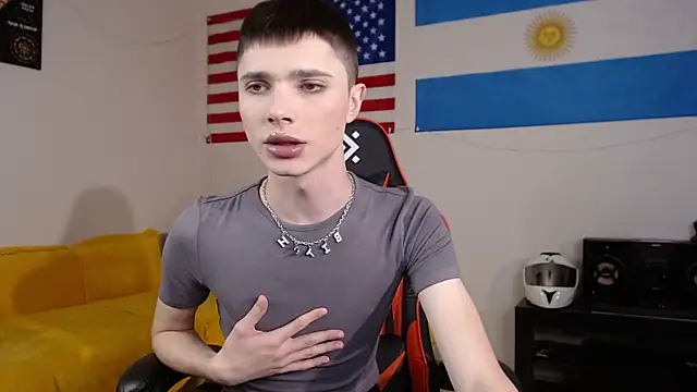 Snapshot of danny_noir chatting on November 3, 2:09 pm danny noir online show from November 3, 2:09 pm