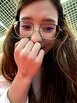 LilluKatten online show from December 1, 7:42 am