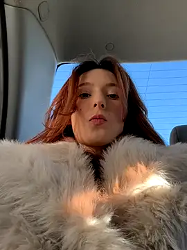 LilluKatten online show from December 16, 9:35 am