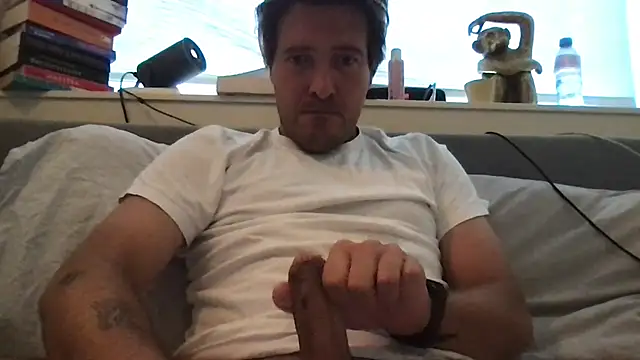 Snapshot of dutchpieter95 chatting on July 8, 6:36 am dutchpieter95 online show from July 8, 6:36 am