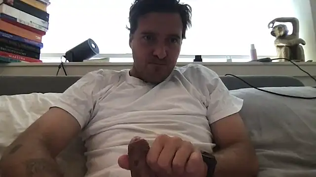 Snapshot of dutchpieter95 chatting on June 17, 8:25 am dutchpieter95 online show from June 17, 8:25 am