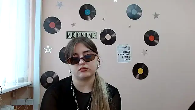 Dance  Queen online show from October 31, 12:02 pm