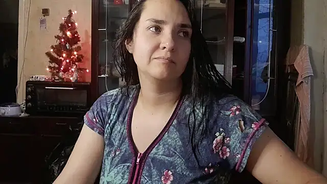 Snapshot of VoulezVous_Angel chatting on December 18, 5:56 am VoulezVous Angel online show from December 18, 5:56 am