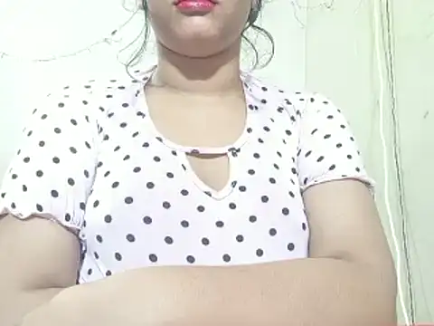 Snapshot of Nancy_queen001 chatting on November 18, 8:39 am Nancy queen001 online show from November 18, 8:39 am