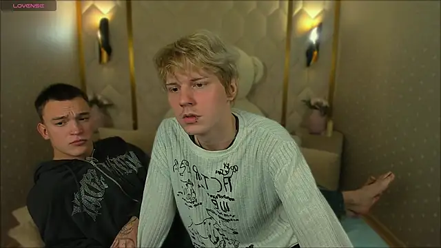 Snapshot of Kevin_Derek chatting on October 30, 2:14 pm Kevin Derek online show from October 30, 2:14 pm