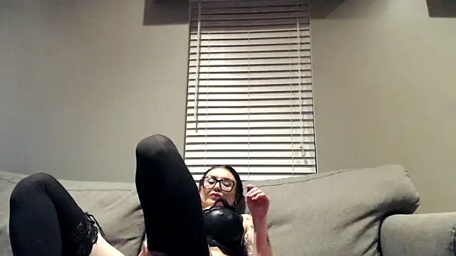 Snapshot of Holyplastic chatting on November 12, 1:21 am Holyplastic online show from November 12, 1:21 am