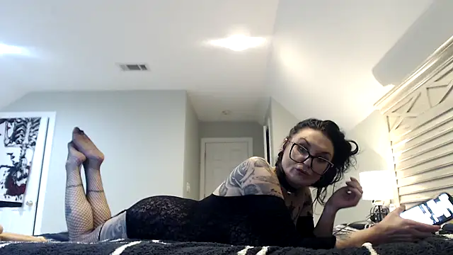 Snapshot of Holyplastic chatting on November 9, 9:41 pm Holyplastic online show from November 9, 9:41 pm