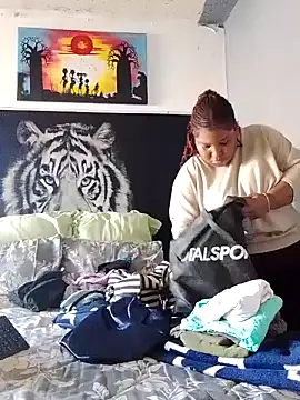 MassiveBoobsxxxx online show from December 16, 2:10 pm