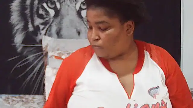 MassiveBoobsxxxx online show from February 3, 2:55 pm