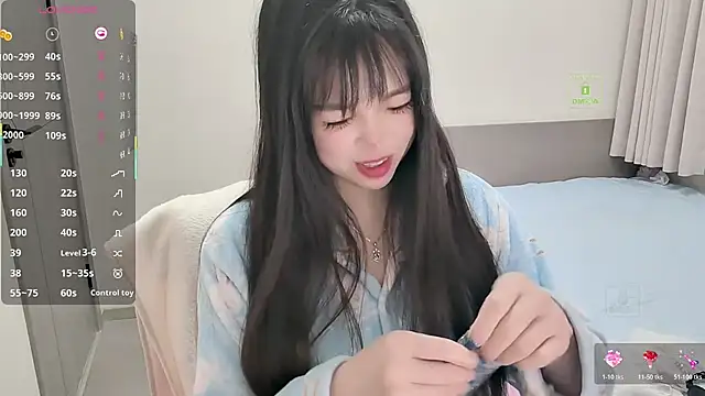 Snapshot of Dialog_Mu chatting on December 4, 1:04 am Dialog Mu online show from December 4, 1:04 am