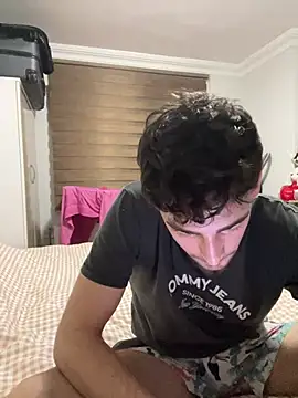 Snapshot of yasinesra757_ chatting on February 8, 11:46 pm yasinesra757 online show from February 8, 11:46 pm